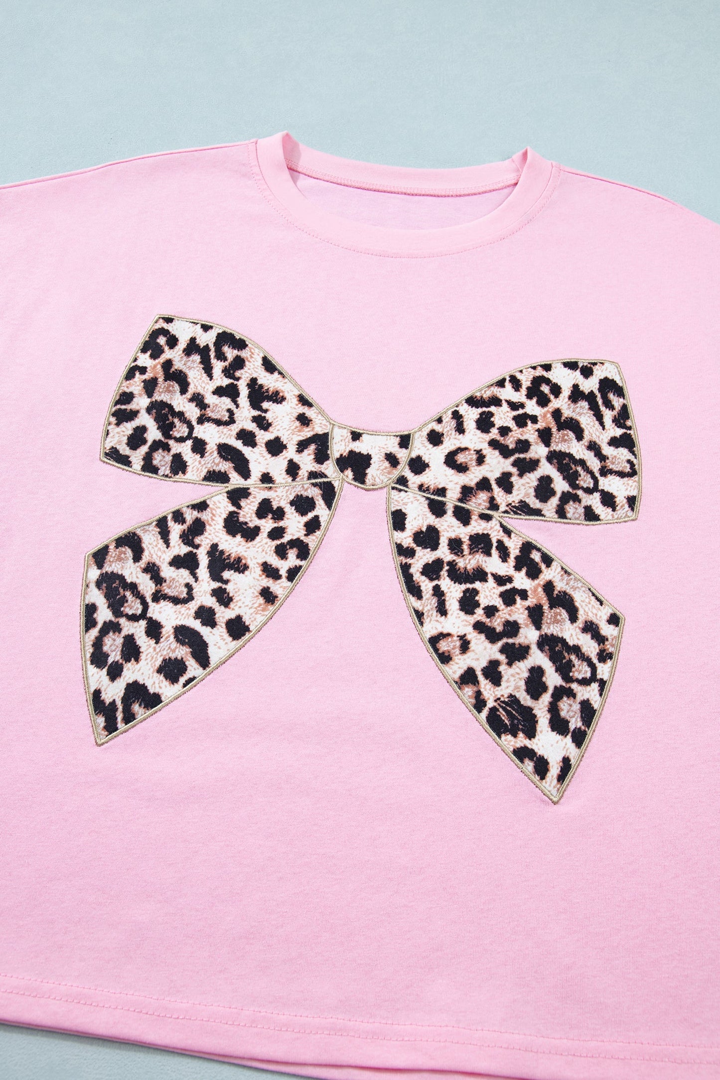 Cotton T-shirt with embroidered leopard bow and crew neck