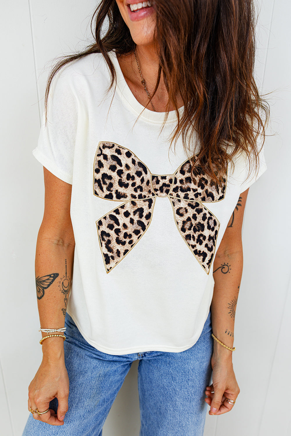 Cotton T-shirt with embroidered leopard bow and crew neck