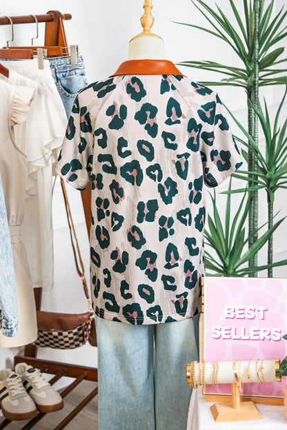 Casual Short-Sleeve Blouse with Leopard Print and Contrast Collar