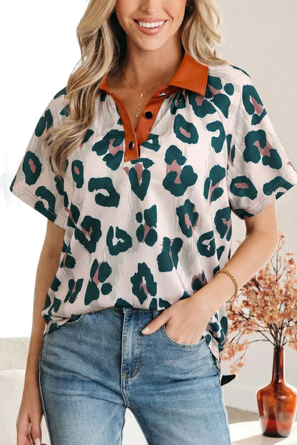 Casual Short-Sleeve Blouse with Leopard Print and Contrast Collar