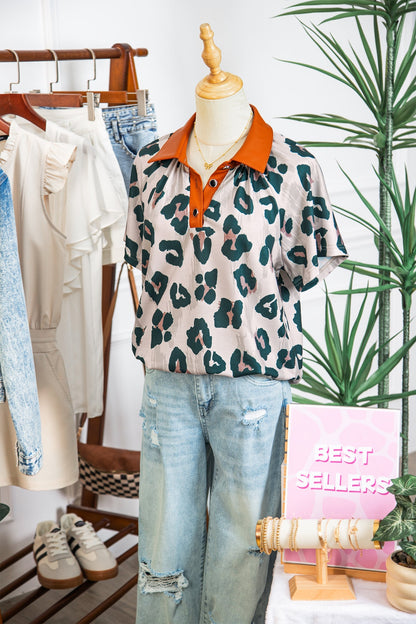 Casual Short-Sleeve Blouse with Leopard Print and Contrast Collar