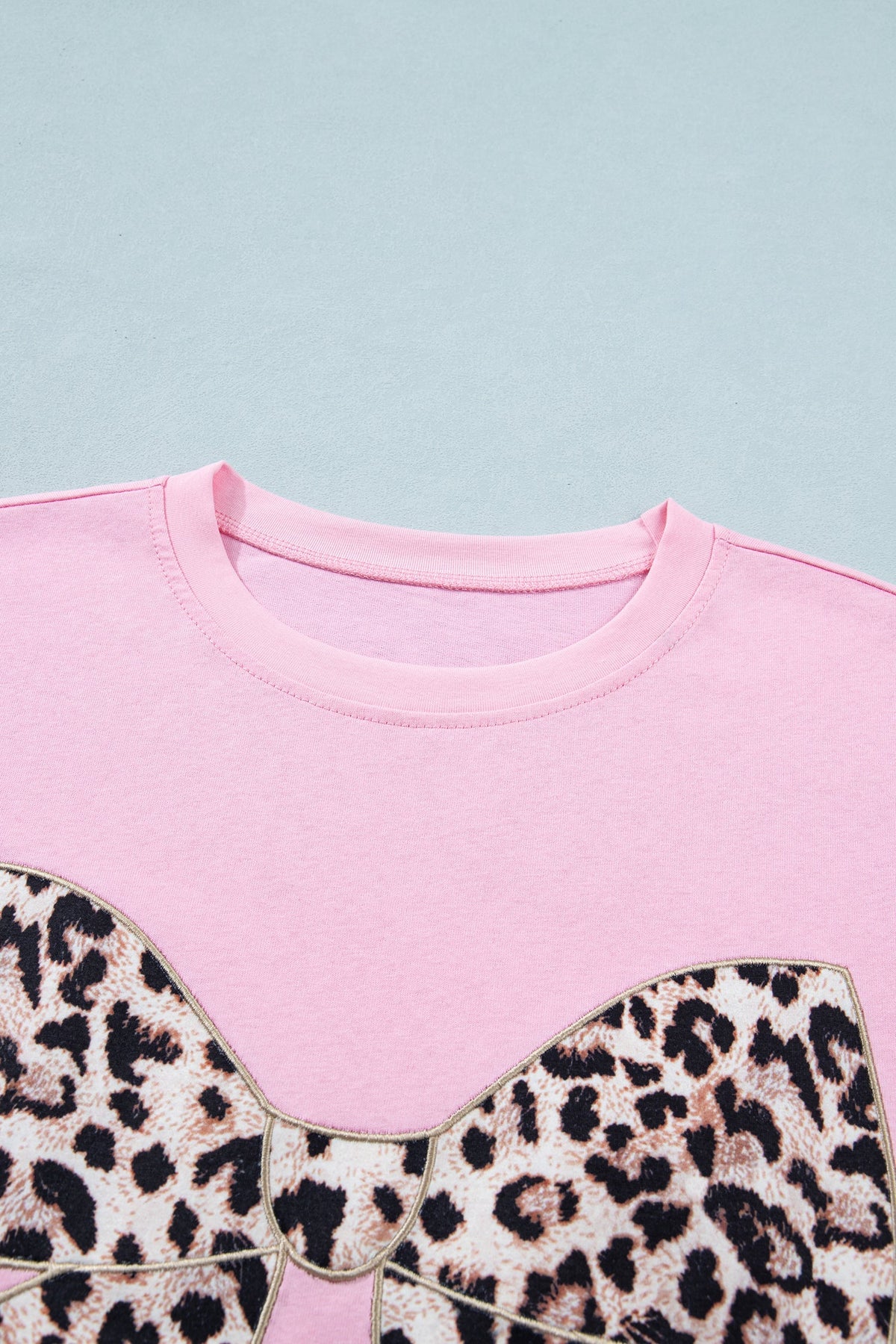 Cotton T-shirt with embroidered leopard bow and crew neck