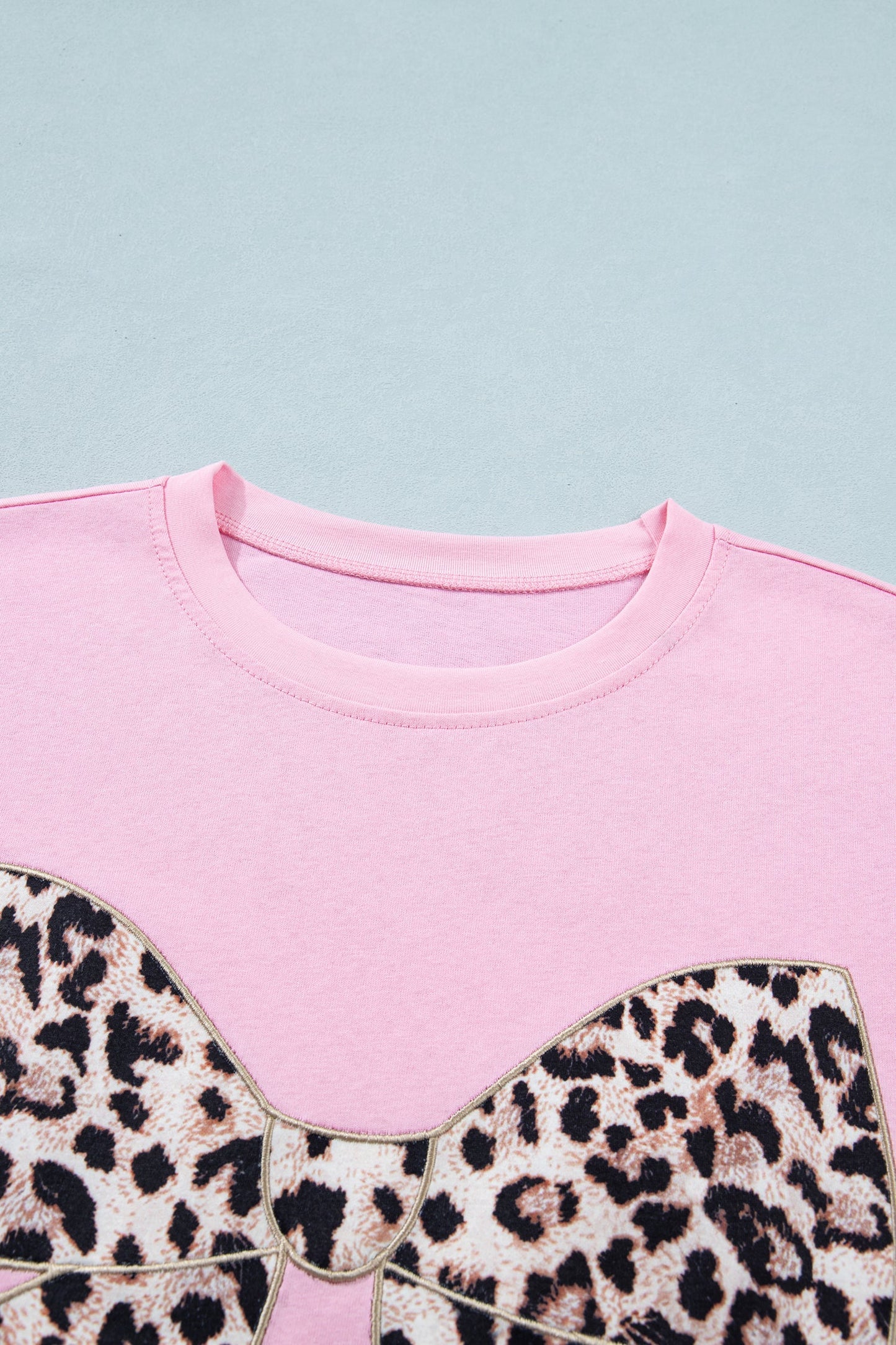 Cotton T-shirt with embroidered leopard bow and crew neck
